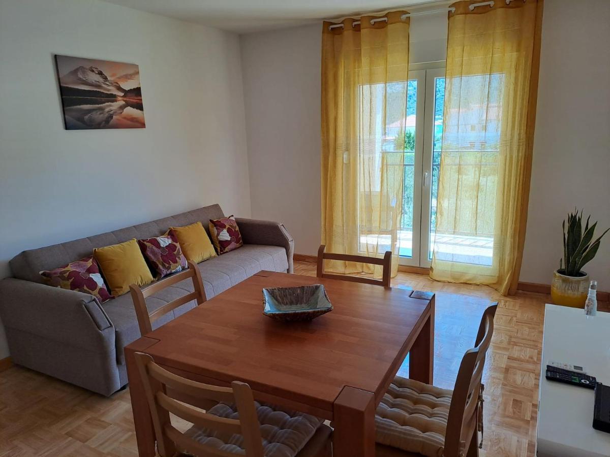Apartments Neli Vinišće Esterno foto